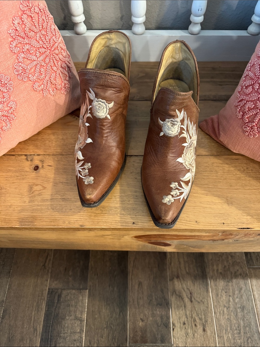 Brown Ariat like new Embroidered Leather Men’s Slip-On Boots